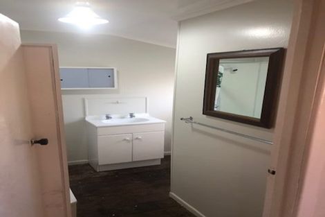 Photo of property in 51 Onewa Road, Northcote, Auckland, 0627