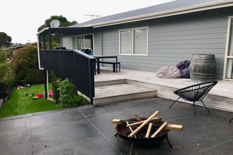 Photo of property in 2/35 Sunnynook Road, Forrest Hill, Auckland, 0620