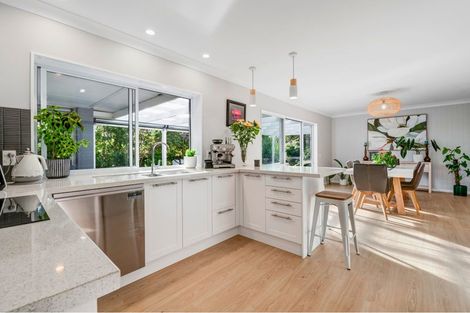 Photo of property in 19 Esther Place, Red Beach, 0932