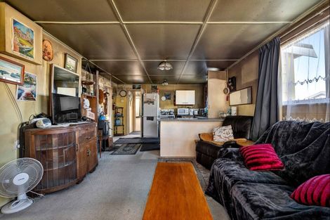 Photo of property in 82 Railway Street, Eltham, 4322
