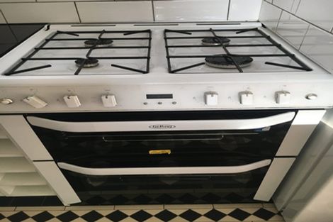 Photo of property in 1/449 Beach Road, Mairangi Bay, Auckland, 0630