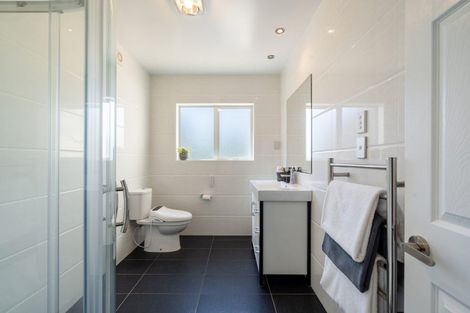 Photo of property in 17 Witton Place, Schnapper Rock, Auckland, 0632