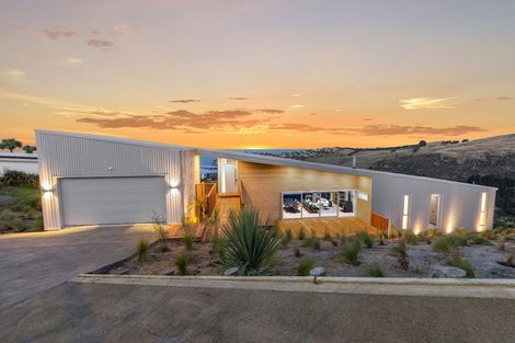 Photo of property in 1 Oxenhope Road, Richmond Hill, Christchurch, 8081