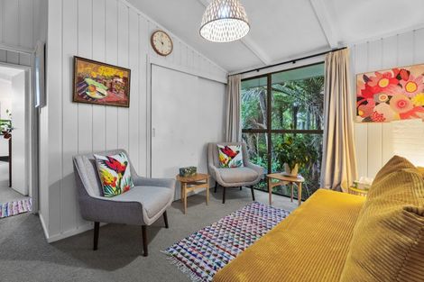 Photo of property in 185 Laingholm Drive, Laingholm, Auckland, 0604