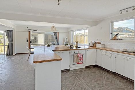 Photo of property in 35 Thomas Place, Foxton Beach, Foxton, 4815