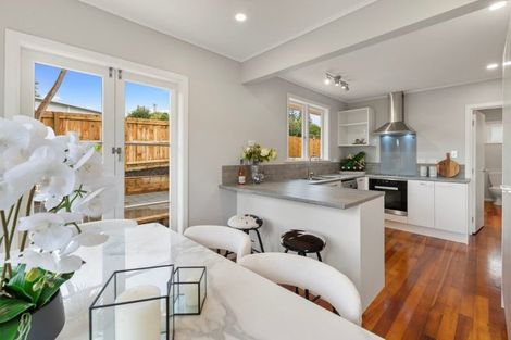 Photo of property in 37 Cardiff Road, Pakuranga, Auckland, 2010