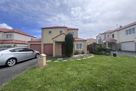 Photo of property in 8 Dainton Place, New Lynn, Auckland, 0600