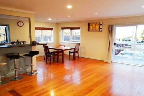Photo of property in 476 East Coast Road, Windsor Park, Auckland, 0630