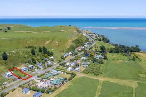 Photo of property in 93 Lake Ferry Road, Lake Ferry, Featherston, 5772