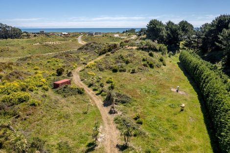 Photo of property in 18 Henham Lane, Waikawa Beach, Levin, 5573