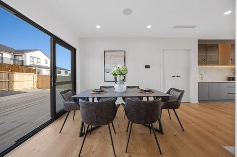 Photo of property in 8 Mill Hill Close, Flat Bush, 2019