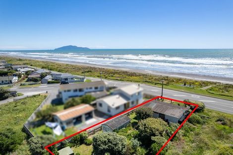 Photo of property in 224 Marine Parade, Otaki Beach, Otaki, 5512