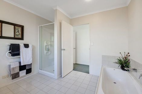 Photo of property in 72 Cabeleigh Drive, Helensville, 0800