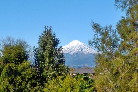 Photo of property in 7 Margaret Place, Merrilands, New Plymouth, 4312