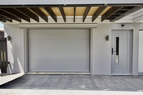 Photo of property in 7/94 Target Road, Totara Vale, Auckland, 0629