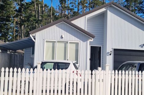 Photo of property in 28 Konoba Avenue, Kumeu, 0810