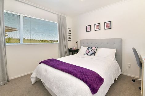 Photo of property in 100 Whangaparaoa Road, Red Beach, 0932