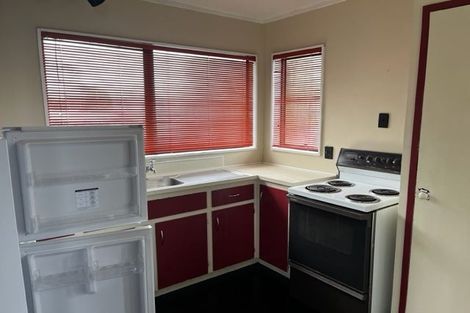 Photo of property in 6 Stroud Way, Newlands, Wellington, 6037