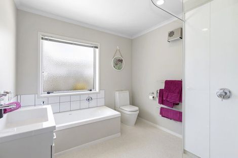 Photo of property in 27 Fraser Crescent, Elderslea, Upper Hutt, 5018