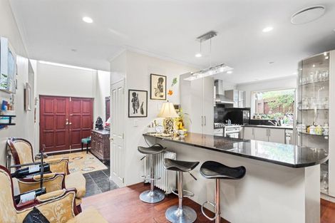 Photo of property in 17 Griffen Park Road, Mount Roskill, Auckland, 1041