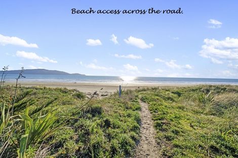 Photo of property in 98 Field Way, Waikanae Beach, Waikanae, 5036