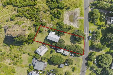 Photo of property in 36 North Piha Road, Piha, 0772