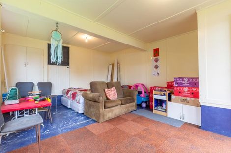 Photo of property in 17 Elizabeth Drive, West Harbour, Auckland, 0618