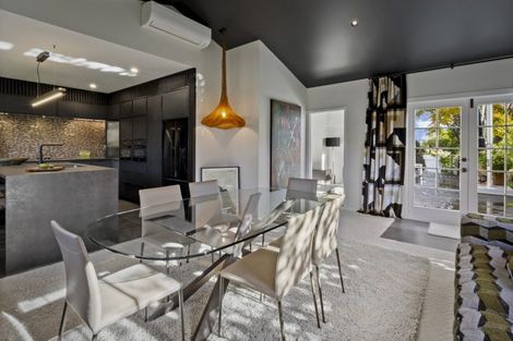 Photo of property in 11 Cedar Drive, Kelvin Heights, Queenstown, 9300