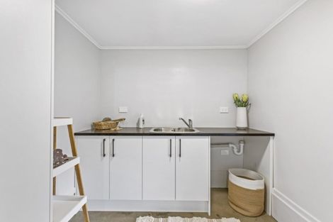 Photo of property in 38 Woodside Road, Massey, Auckland, 0614