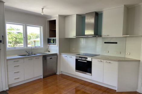 Photo of property in 14 Hereford Street, Te Atatu Peninsula, Auckland, 0610