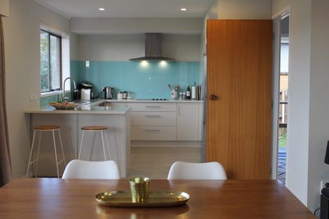 Photo of property in 2/33 Tyrian Close, Half Moon Bay, Auckland, 2012