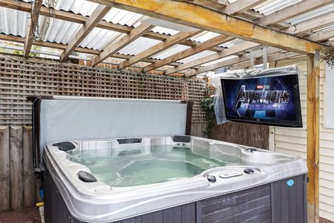 Photo of property in 38 Normanton Street, Glenfield, Auckland, 0629