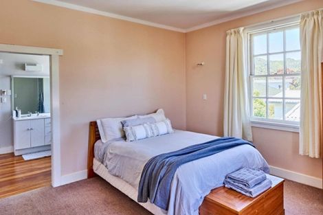 Photo of property in 83 Oroua Street, Eastbourne, Lower Hutt, 5013