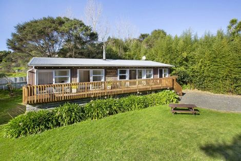 Photo of property in 1 Cross Street, Raglan, 3225