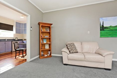 Photo of property in 916 Grove Road, Mayfair, Hastings, 4122