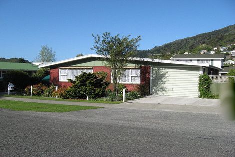 Photo of property in 42 Devon Street, Picton, 7220