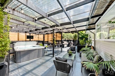 Photo of property in 74 Elmslie Road, Pinehaven, Upper Hutt, 5019