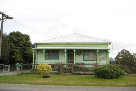 Photo of property in 24 Fairfax Street, Murchison, 7007