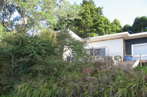 Photo of property in 35 Kauri Point Road, Laingholm, Auckland, 0604