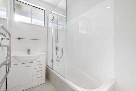 Photo of property in 1/3 Glenvale Place, Totara Vale, Auckland, 0629
