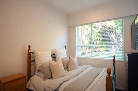 Photo of property in 1/9 Paruru Avenue, Northcote, Auckland, 0627