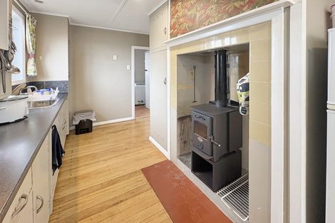 Photo of property in 12 Collett Street, Dannevirke, 4930