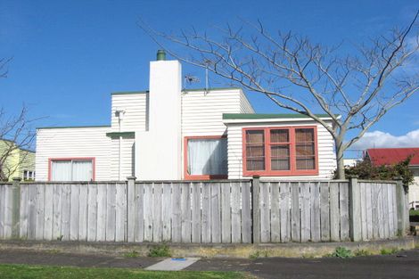 Photo of property in 4 Cornwall Street, Brooklands, New Plymouth, 4310