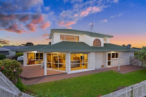 Photo of property in 6 Settlers Grove, Orewa, 0931