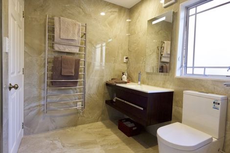 Photo of property in 2/32 Spencer Road, Pinehill, Auckland, 0632