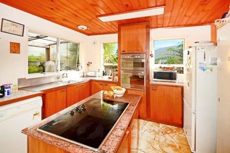 Photo of property in 32 Sunnyhaven Avenue, Beach Haven, Auckland, 0626