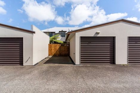 Photo of property in 3/8 Tuscany Way, Te Atatu Peninsula, Auckland, 0610
