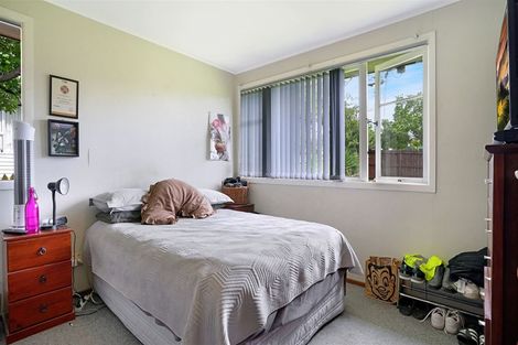 Photo of property in 13 Vodanovich Road, Te Atatu South, Auckland, 0610