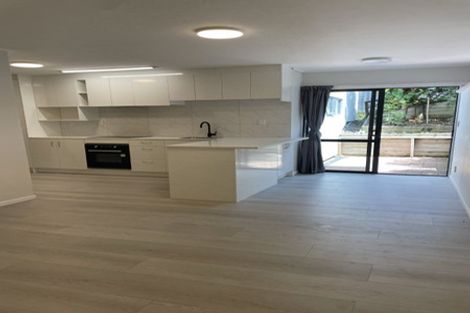 Photo of property in 16 Fairchild Avenue, Goodwood Heights, Auckland, 2105