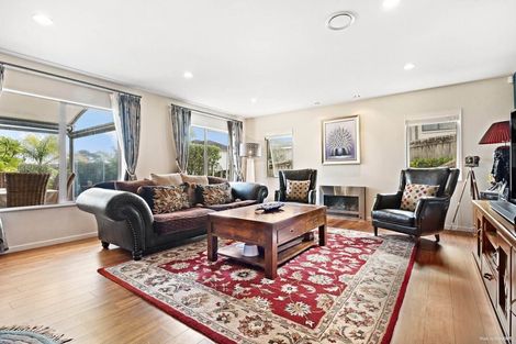 Photo of property in 17 Wye Oak Drive, Schnapper Rock, Auckland, 0632